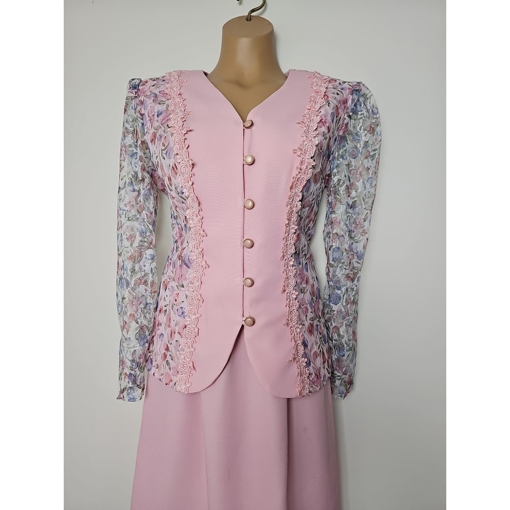Elegant Pink Two-Piece Skirt Set with Lace Trim - Picture 4 of 12